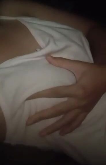 Vẫn là e love8 thích khoe thân đây