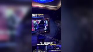 Chỉ có ở Trung Quốc, Đi KTV Gạ Nhân Viên Djt nhau pUblic Móc Lồn Giữa Phố Mua đồ