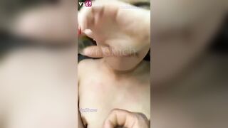 Chịch thì em không chịu mà quay tay rồi bắt anh xuất tinh vào miệng cho em nuốt 2