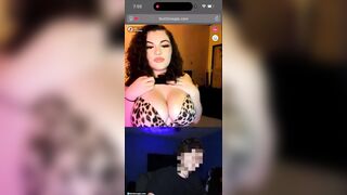 Teen chubby show vú to trên omegle