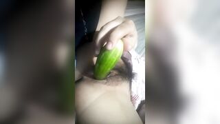 E học sinh c3 lồn rậm lông tự quay video thủ dâm móc lồn chảy nc với dưa leo nhỏ