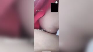 Chị gái ở nhà nứng lồn quá gọi video call với trai lạ thủ dâm cho bớt nứng lồn