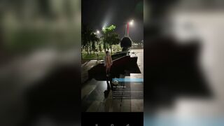 Public ngoài công viên cùng em mei
