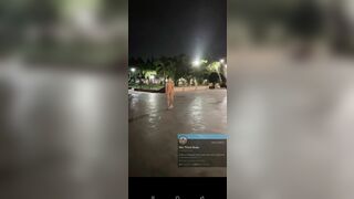 Public ngoài công viên cùng em mei