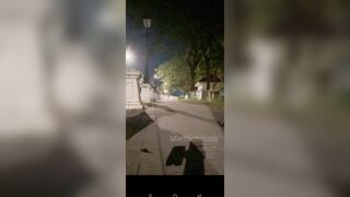 Public đi dạo ngoài đường