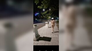 Public đi dạo ngoài đường