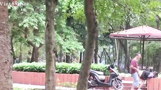 Public chịch nhau bị quay lén.