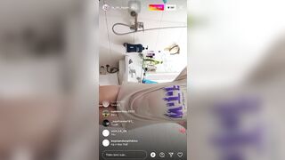 Live tắm rồi ngồi móc lồn 1