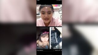 Đêm đến lên ig khoe vú cùng hội chị em