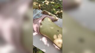 Show lồn chị dâu ngoài vườn cây trông chị múp nhìn muốn đụ quá p2