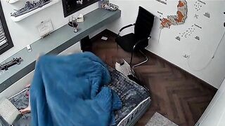 Check camera phát hiện vợ phục vụ nhiệt tình cho thằng bạn thân