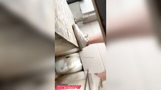 Quay lén nhà vệ sinh công cộng 3