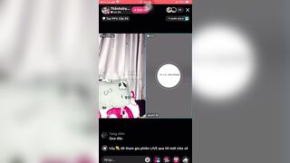 Em gái thỏ baby show trên live p2