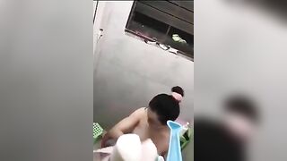 Quay lén em vợ ngọt nước đang tắm