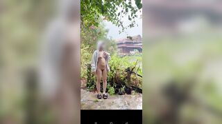 Public cùng em mie ở quán nước