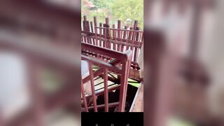 Public cùng em mie ở quán nước 2