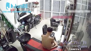 Hack camera quán cắt tóc gội đầu gặp vợ chồng chủ nhà chịch cực ngon