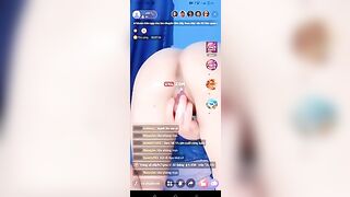 Em streamer thủ dâm với cái lồn đầy dâm thủy