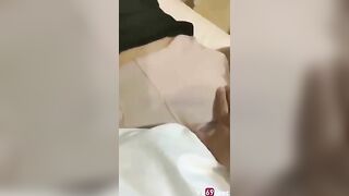 Em gái say bí tỉ bị trai lạ bóp vú móc lồn còn không hay biết