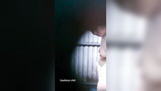 Chị hàng xóm tắm 5