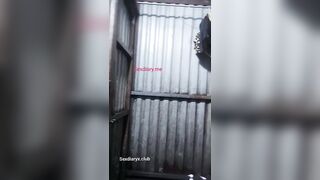 Chị hàng xóm tắm 5