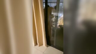 cặp đôi pulic ở ban công bị phát hiện