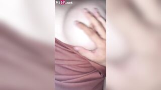 Anh đã làm gì đâu mới sờ mông mà nước em chảy thấm ướt cả váy 2