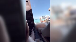 Đè đụ bất ngờ Cô bạn thân mặc bikini tại bãi biển P2