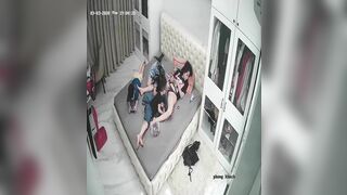 Bà dì khát tình thiếu thốn để cho cháu ngắm và sờ mép lồn của mình