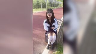 Em sinh viên mình dây khoe hàng ở sân trường hàng non mới nhú dâm đãng