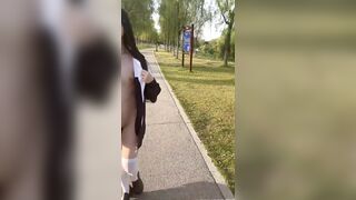 Em sinh viên mình dây khoe hàng ở sân trường hàng non mới nhú dâm đãng