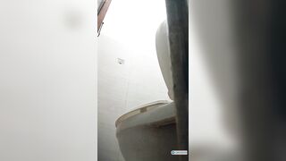 Đặt cam quay lén bé em họ lồn nhiều lông thay đồ trong nhà vệ sinh