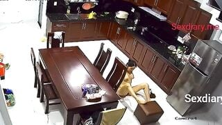 Hack cam vô tình thấy chị gái ở nhà một mình nứng lồn thủ dâm