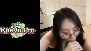Địt con bạn thân kính cận dâm vl