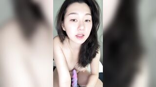 Em gái thủ dâm với toy xoắn ốc