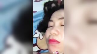 Bác Hàng Xóm Vú To, Nhờ Cạo Lông lồn Xong Cho lÚt Cán Djt Lồn nhiều Nước Dâm Vl