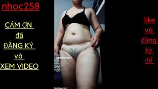 Chị gái mũm mĩm ở nhà một mình nứng lồn quá vừa thủ dâm vừa khẩu dâm nghe sướng vl ra