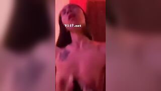 Cj mặc vậy có xinh không? Hết phòng lại còn ở ghép với bà cj dâm đãng