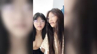 bạn thân rủ nhau lên live rồi thủ dâm cho nhau