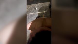 mồm dới đến tháng thì vẫn còn mồm trên