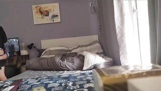 học sinh lớp 10 bị ny rủ về nhag rồi hi ếp rồi xuất trong khiến em khóc