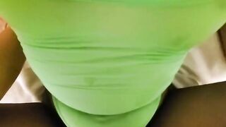 Bạo đâm quá nhét tàn thuốc vào lồn rồi địt