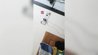 Được hôm em đến phòng làm 2 nháy sáng tối em dỗi không cho quay phim