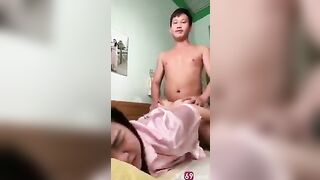 Anh trai đi làm là thằng em lại sang phòng lén địt chi dâu chubby dâm đãng