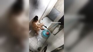Quay lén chị hàng xóm tắm bắt gặp chị thủ dâm lúc tắm