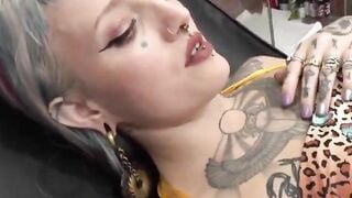 Độc lạ, e gái Xăm Lồn Non còn thuê Thợ Chụp Ảnh quay Video sex lm kỉ niệm