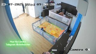 Hack Camera 2 Vợ Chồng Địt Lén Khi Con Còn Thức