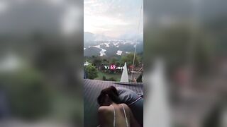 ngày nghỉ đưa bé học sinh đi ngắm bình minh ở một nơi xa
