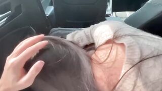 bé học sinh bú cu người yêu luôn trên xe