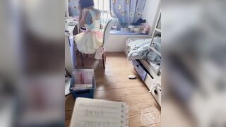 Đang ngồi học bài bị thằng bố dượng vào đòi đit và cái kết